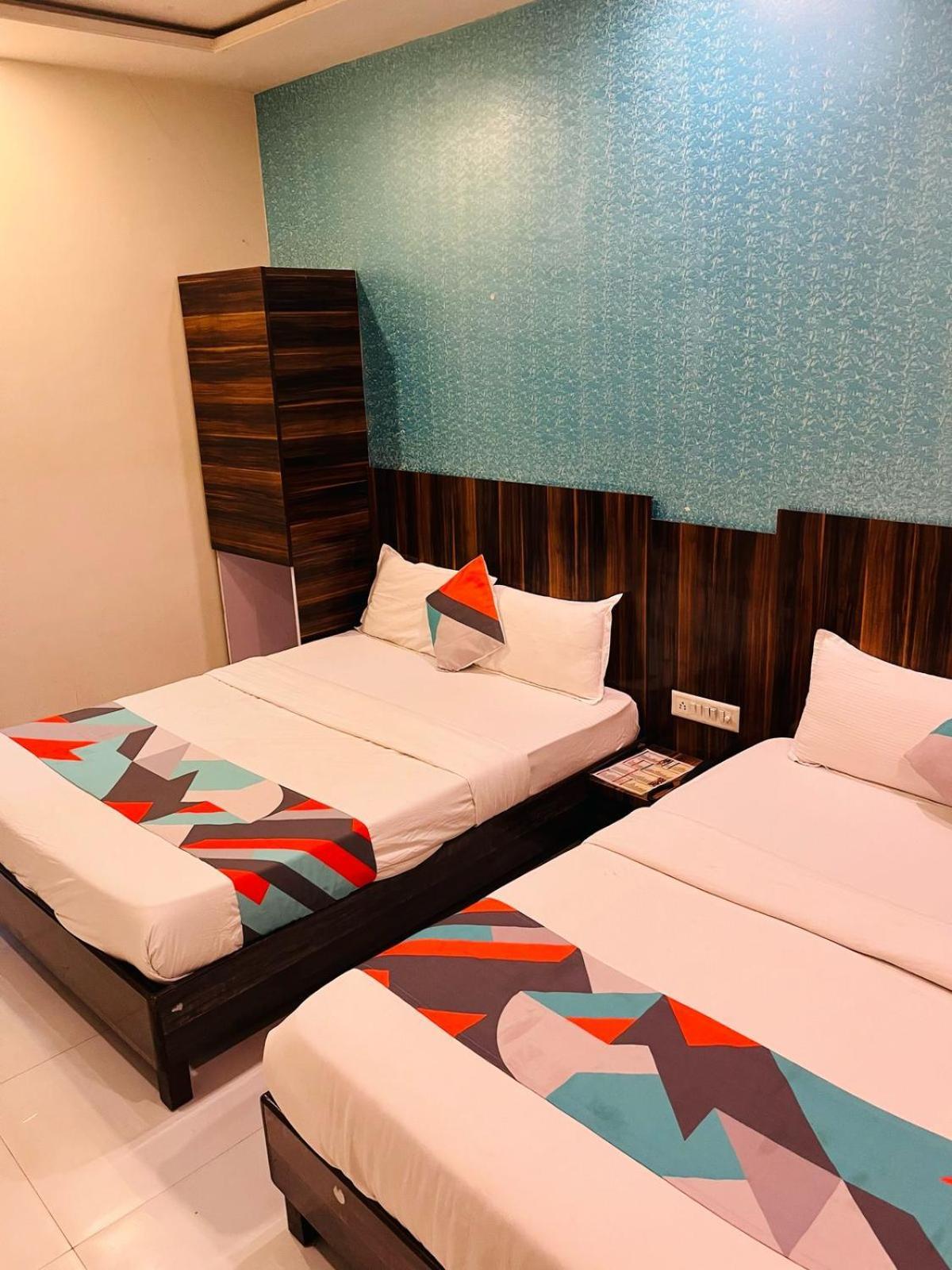 Hotel Garden Palace Мумбай Екстериор снимка