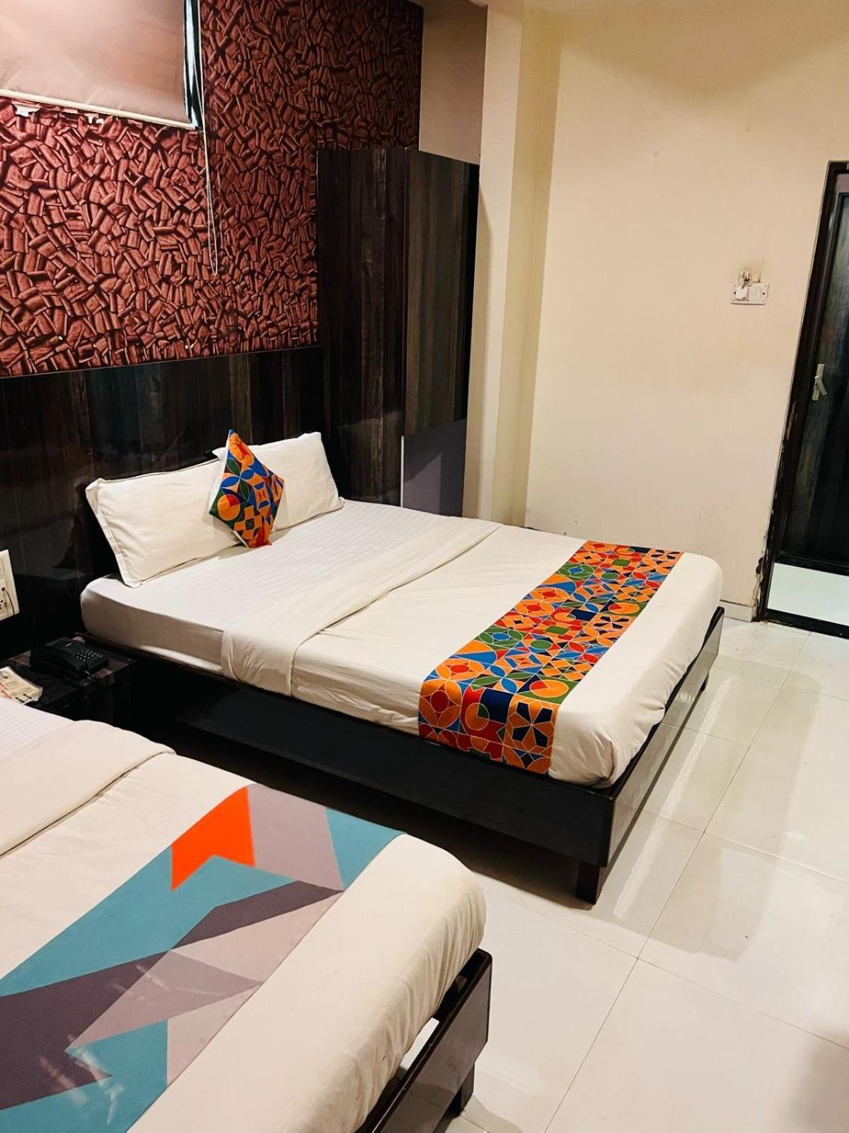 Hotel Garden Palace Мумбай Екстериор снимка