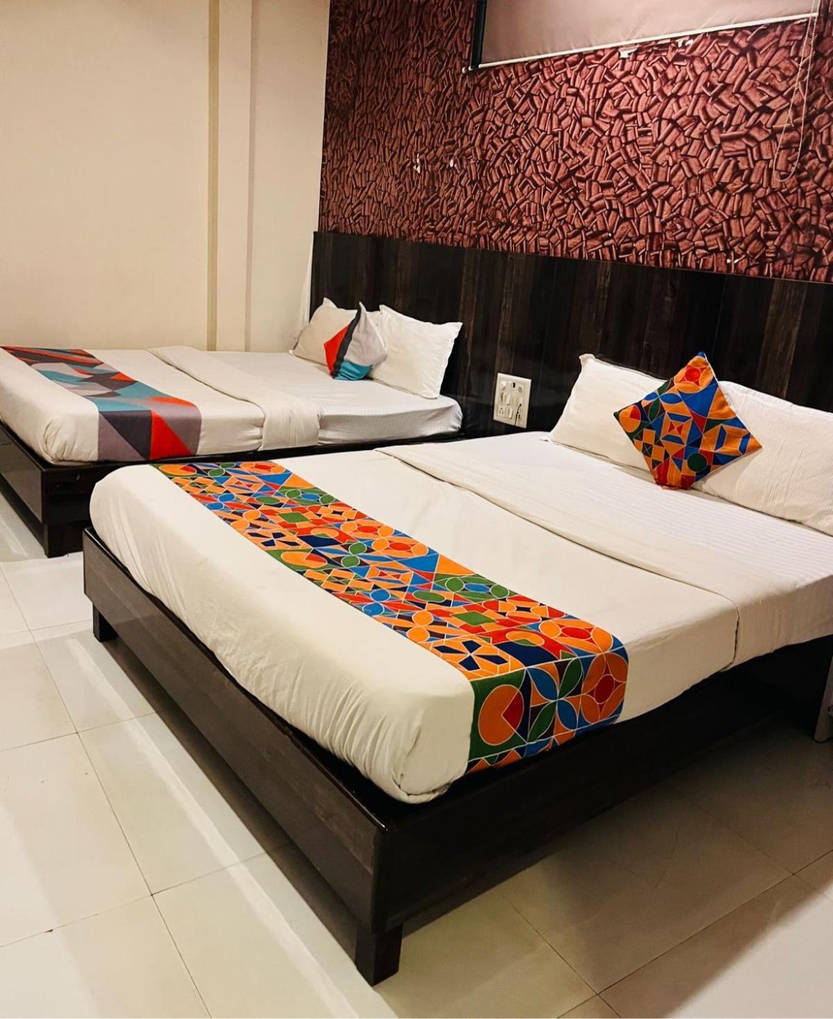 Hotel Garden Palace Мумбай Екстериор снимка