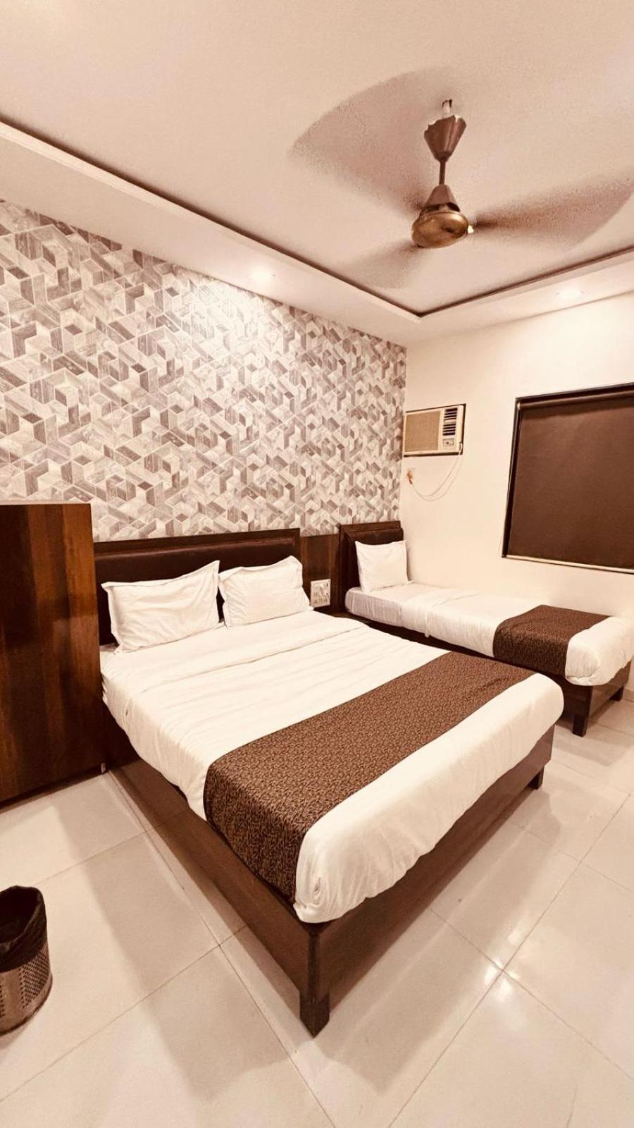 Hotel Garden Palace Мумбай Екстериор снимка