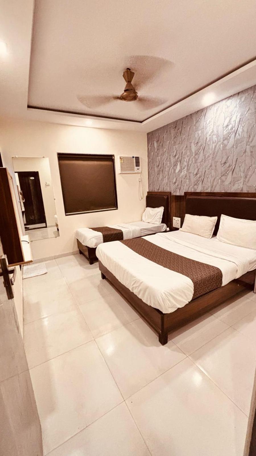 Hotel Garden Palace Мумбай Екстериор снимка