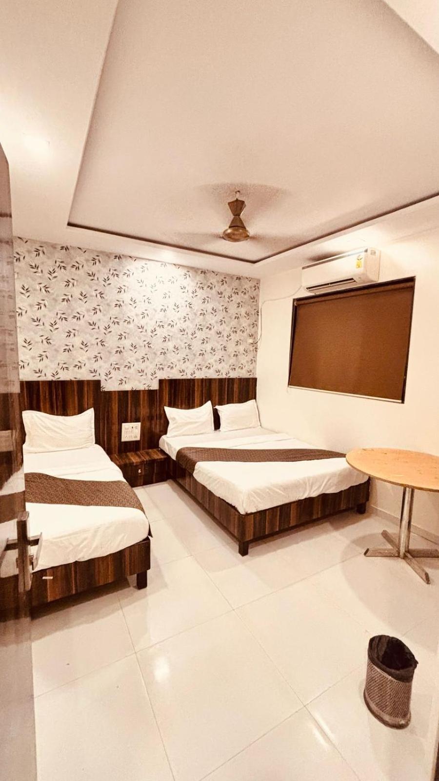 Hotel Garden Palace Мумбай Екстериор снимка