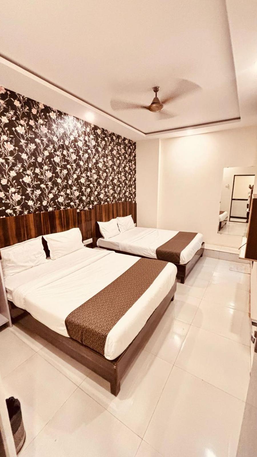 Hotel Garden Palace Мумбай Екстериор снимка