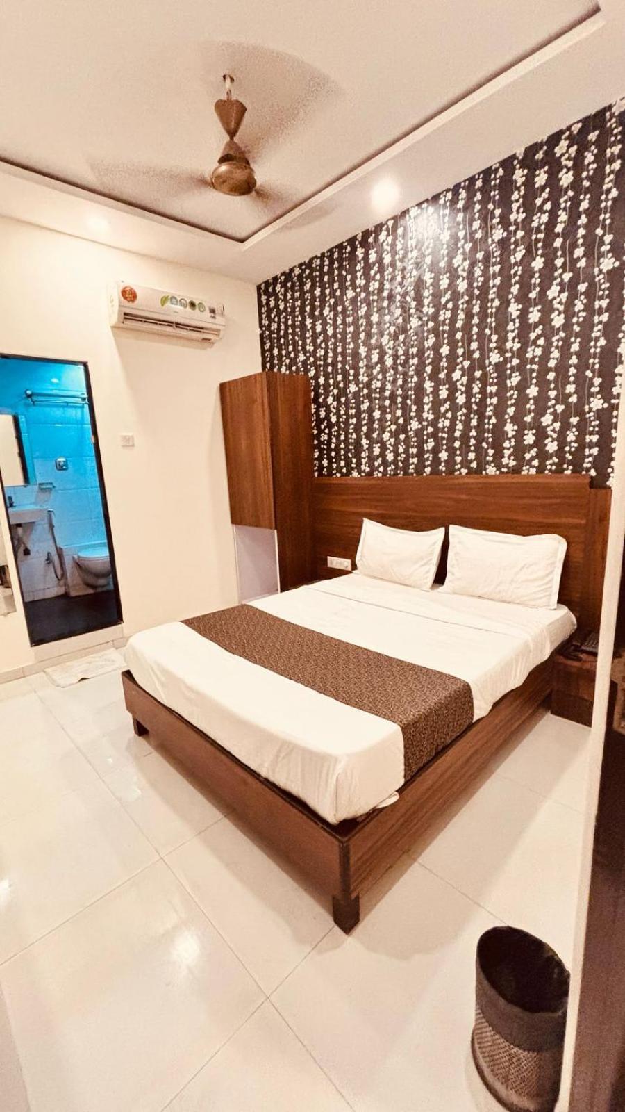 Hotel Garden Palace Мумбай Екстериор снимка