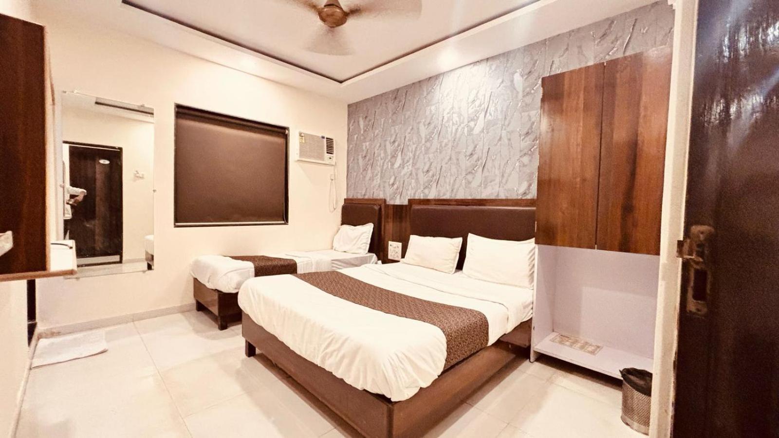 Hotel Garden Palace Мумбай Екстериор снимка